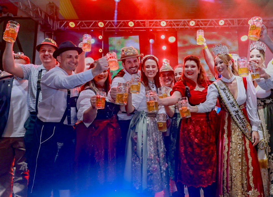 39ª Fenarreco é aberta oficialmente com sangria do primeiro barril de chopp